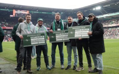 Symbolische Scheck�bergabe im Weserstadion 